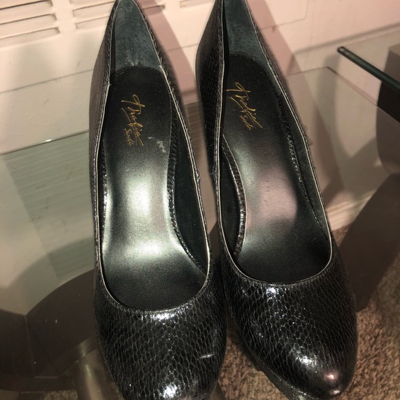 Thalia Sodi Black Skinny Heel Pumps - Picture 6 of 8